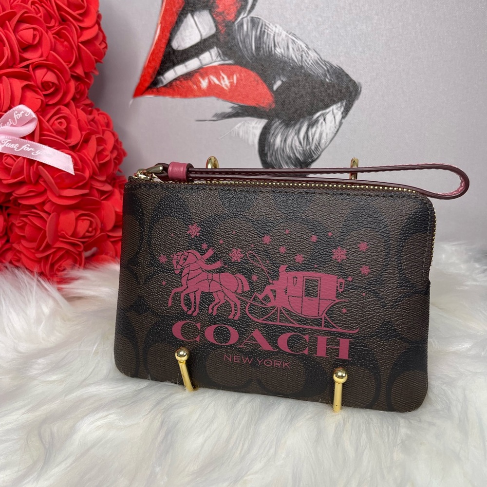 NWT Coach Corner Zip Wristlet In Signature Canvas With Horse And Sleigh